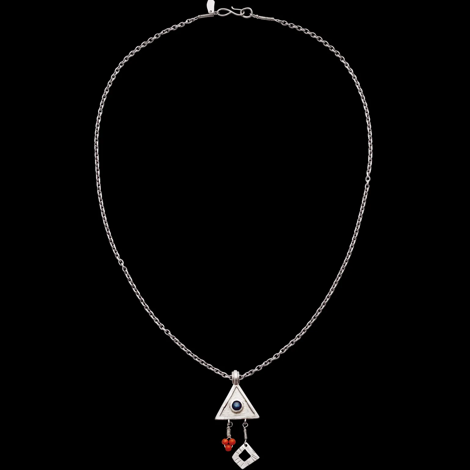 protect_me_necklace_2-1.webp Fashion Protect Me Necklace Halskjeder